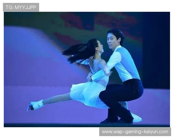 花样滑冰情侣档动作失误摔倒 花样滑冰情侣档动作失误摔倒