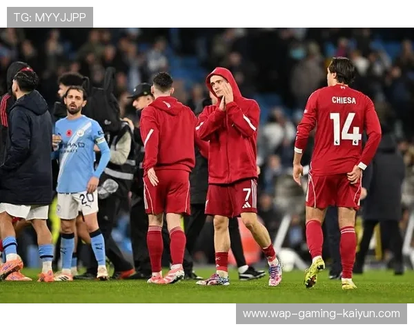 利物浦角球开出后连击，萨拉赫补射命中