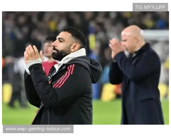 萨拉赫反复换位制造空间,利物浦边路渗透更迅速