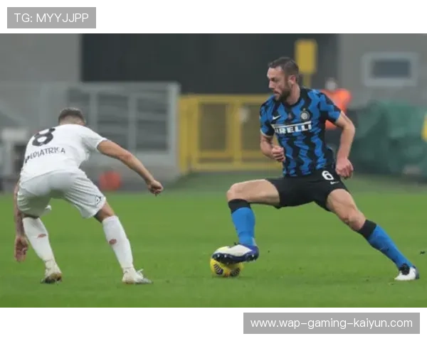 米兰边路快攻极致—特奥突破防线的战术解密与训练之道 米兰边路快攻极致—特奥突破防线的战术解密与训练之道